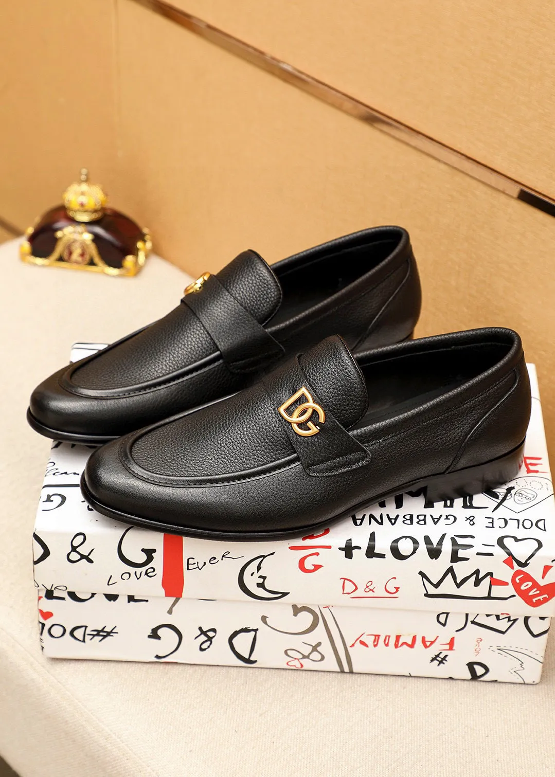 Men's clothing and shoes 💰460 💐DG top quality🔍🔍Men's new leather shoes🚹Sold simultaneously at counters⚠The uppers are imported open-edge beaded cowhide leather uppers from Italy, fully imported cowhide leather lining + classic hardware buckles, completely 1⃣️to 1⃣️reproduction🇮🇹💪💪, ⚠ Sole: The original sole is specially provided by the original factory. The exclusive movable molded sole is super comfortable. ⚠The original factory follows the order, 🔍🔍high quality, you can enter and exit the counter at will, welcome to compare⚠Size: 38-44 (45.46🉑️Customized)